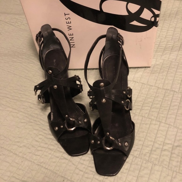 Nine West Size 9 Wide Width Black Leather High Heel - Picture 9 of 12